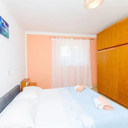 Apartment Mateo Baska Voda