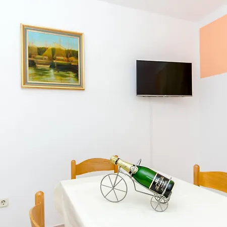 Apartment Mateo Baska Voda