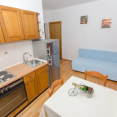 Apartment Mateo Baska Voda